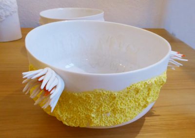 Soupière blanche et jaune en porcelaine, création Patricia Masson